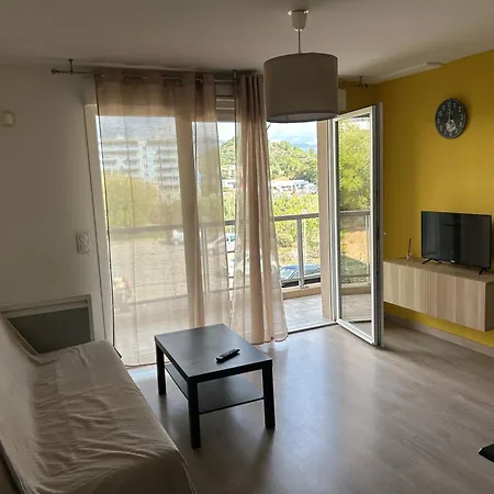 Tosca Opera דירה *